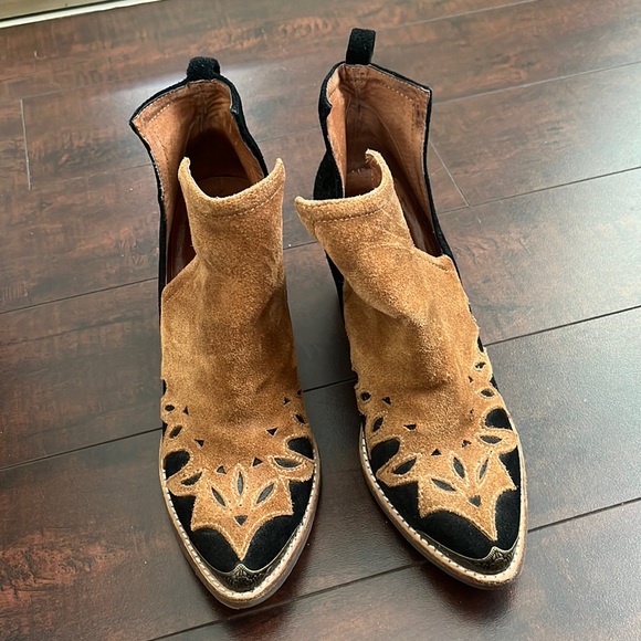 Jeffrey Campbell Shoes - ❌SOLD❌ Jeffrey Campbell Olinda Western Booties